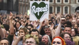 Irové v referendu (25.05.2018) dosáhli zrušení zákazu potratů.