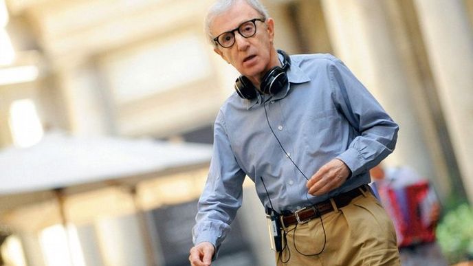 Legenda. Ačkoli se Woody Allen proslavil především jako filmový tvůrce, jeho divadelní práce jsou také velmi populární