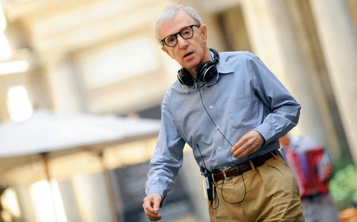 Legenda. Ačkoli se Woody Allen proslavil především jako filmový tvůrce, jeho divadelní práce jsou také velmi populární