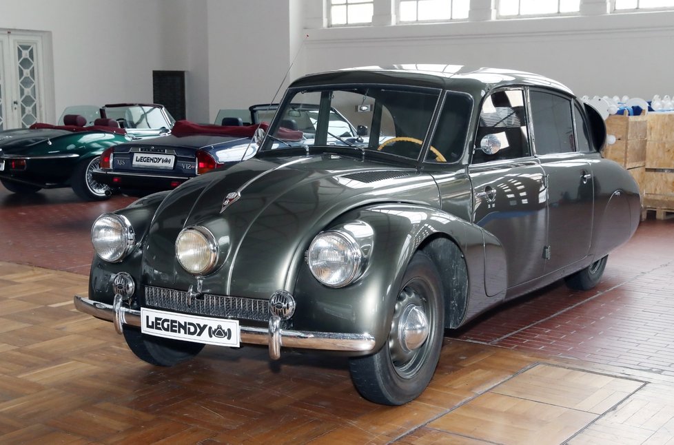 Tatra 87 se vyráběla v letech 1937 až 1950.
