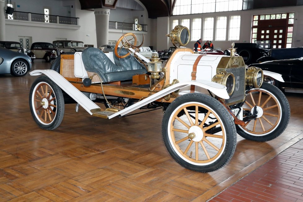 Ford model T zvaný Plechová Líza.