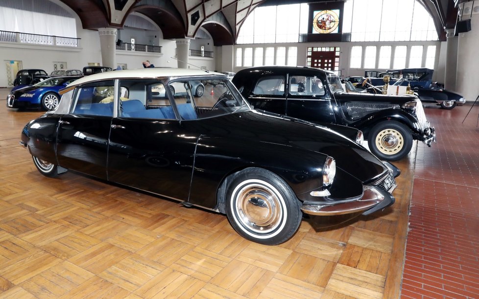 Citroën DS. Tímto autem létal Fantomas.