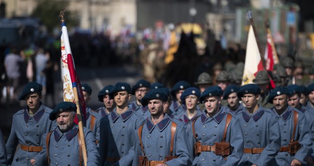 Z Václavského náměstí vyšel směrem na vrch Vítkov průvod legionářské obce.