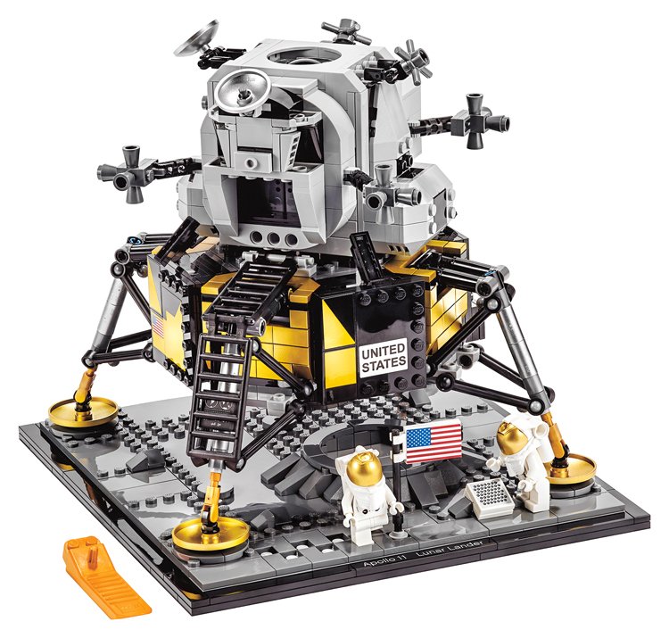 Lego lunární modul Apolla 11 má přes 20 cm na výšku, 22 cm na šířku a je 20 cm hluboký