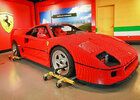 Lego představilo model Ferrari F40 v životní velikosti