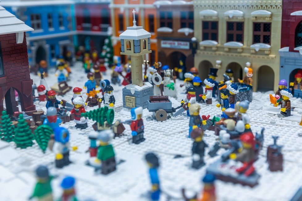Lego ladovská vesnice na Černém mostě.
