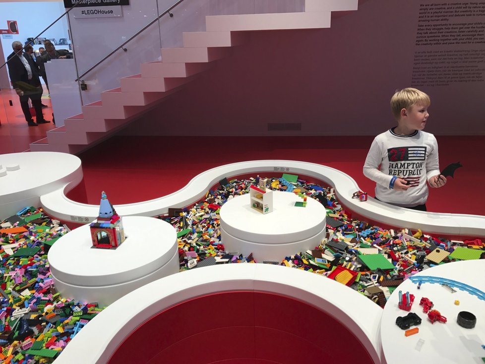 V dánském Billundu byl otevřen unikátní Lego dům pro děti. Modely z kostek vyráběli Češi.