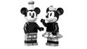 Černobílé Lego odkazující na první film s Mickey Mousem z roku 1928