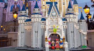 Galerie: Gigantický LEGO zámek pro Disneyho Popelku 