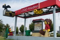 Práce v továrně LEGO® nabízí stabilitu rodinné firmy a nadstandardní benefity