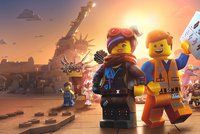 Terminátor, Stmívání, Bruce Willis… Lego příběh 2 je film pro dospělé