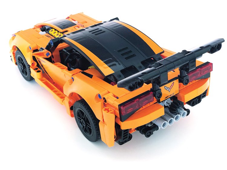 Lego Technic Chevrolet Corvette ZR1: Čeká na vás 579 dílků, 206 kroků v návodu, několik hodin soustředěné zábavy a skvělý výsledek.