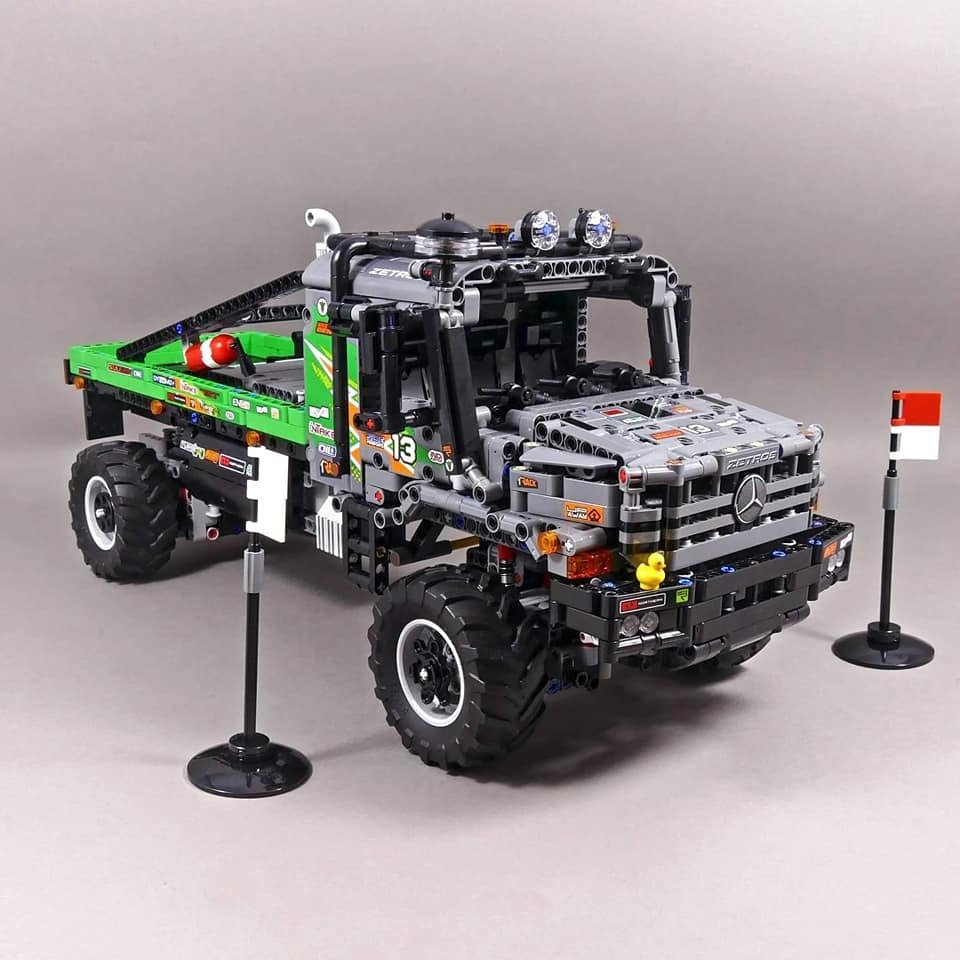 Lego Technic Mercedes Benz Zetros na dálkové ovládání z hlavy Milana Reindla