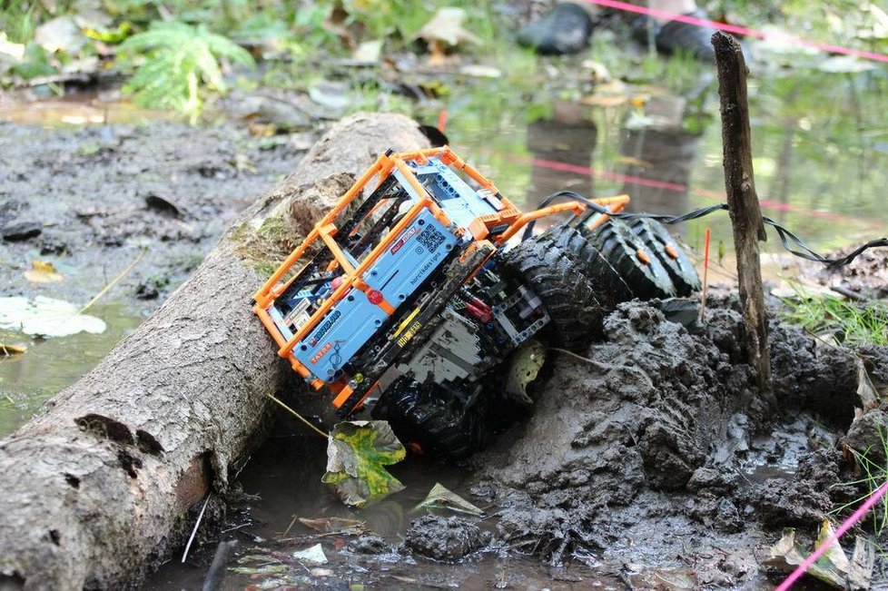 Lego Technic Truck Trials - české mistrovství terénních autíček na ovládání.
