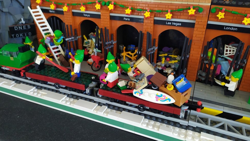 Vesnice vánočních elfů v provedení Lego.