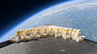 Česko má 1000 nových astronautů. Společnost Lego vyslala do stratosféry raketoplán se svými figurkami