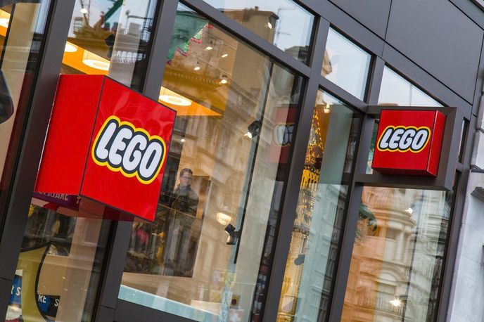 V ulici Na Příkopě se letos na podzim chystá otevření nové dvoupatrové prodejny Lego. V ulici Na Příkopě se letos na podzim chystá otevření nové dvoupatrové prodejny Lego.
