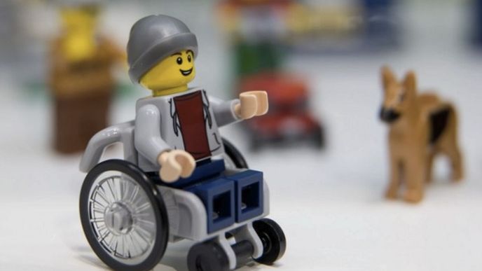 Legorevoluce. Postavička na invalidním vozíku