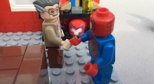 Super věc: Otec superhrdinů Stan Lee je LEGO borec