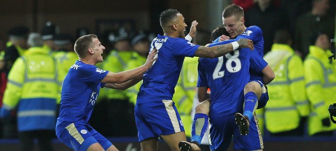 Fotbalisté Leicesteru nepřestávají udivovat Premier League