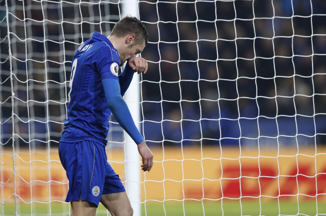 Kanonýr z minulé sezony Jamie Vardy neprožívá vydařené období