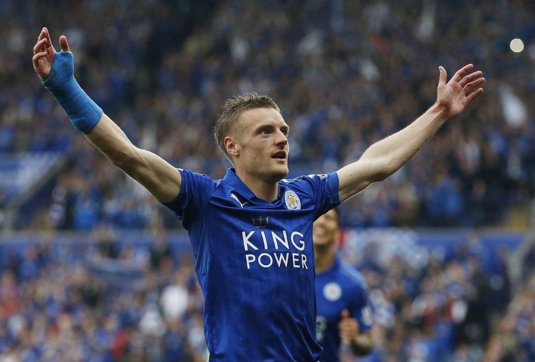 Útočník Leicesteru Jamie Vardy slaví gól do sítě Evertonu