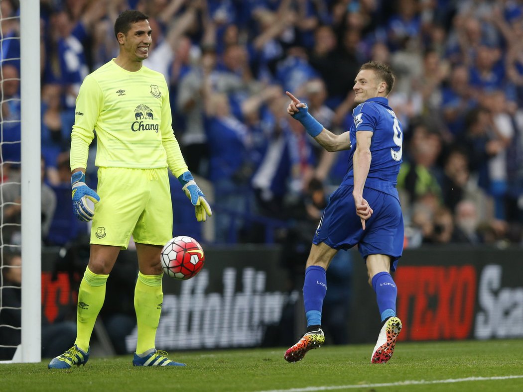 Útočník Leicesteru Jamie Vardy proměnil penaltu