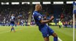 Útočník Leicesteru Islam Slimani slaví gól do sítě Burnley