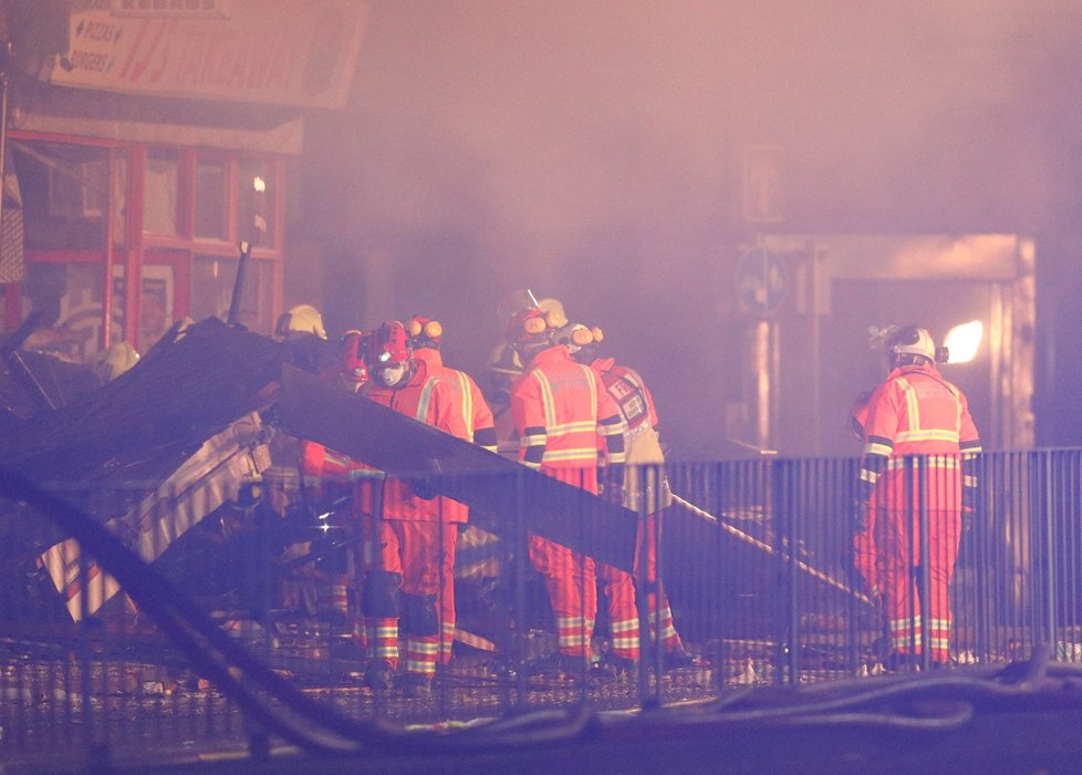 V britském Leicesteru explodovala 25. února budova. šlo pravděpodobně o obchod. Policisté a záchranáři hlásí 6 zraněných z toho dva těžce. Terorismus vyšetřovatelé vylučují