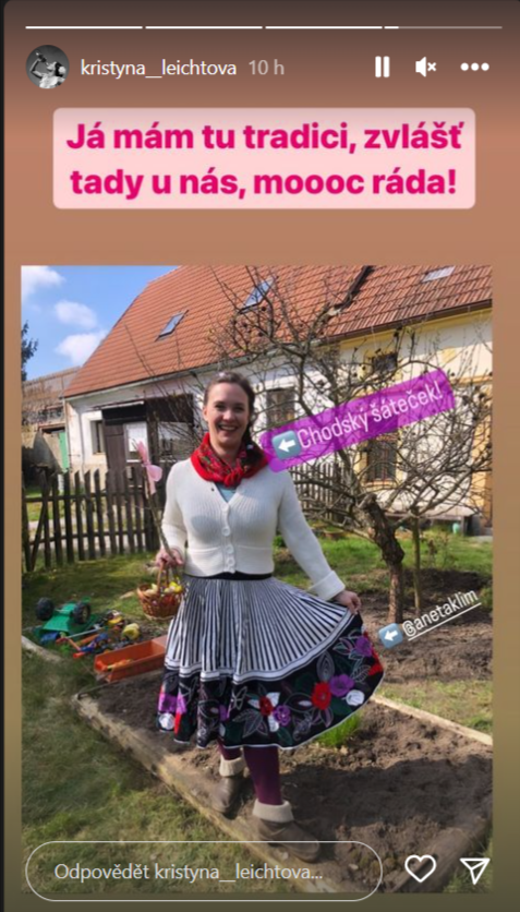 Kristýna Leichtová si oblékla tradiční český kroj na Velikonoce.