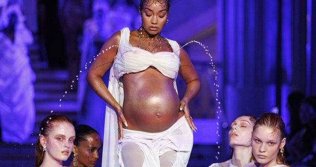 Leigh-Anne Pinnock na týdnu módy