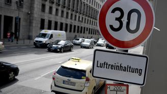 Berlín omezí naftové vozy. Do některých ulic nebudou smět vůbec 