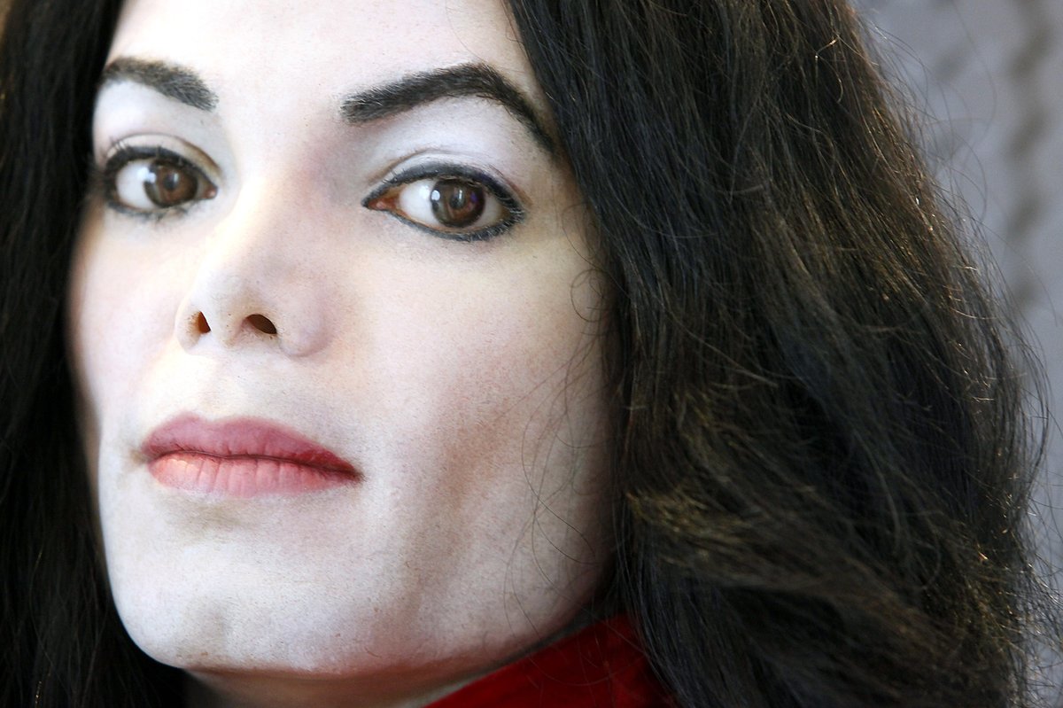 Michael Jackson po zesvětlení kůže.