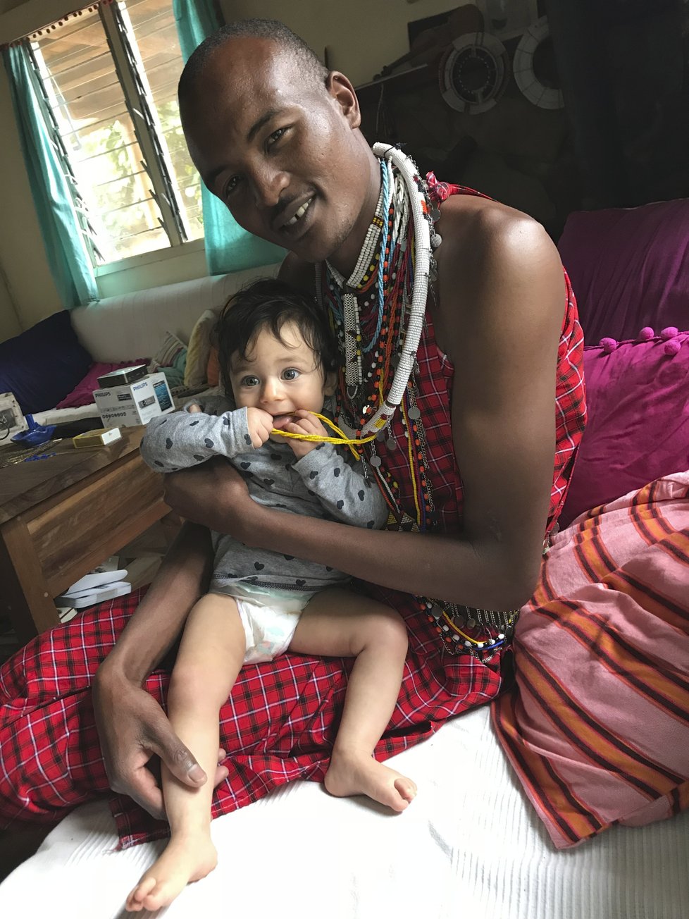Těhotná Lejla Abbasová na své misy v Keni v masajské komunitě.