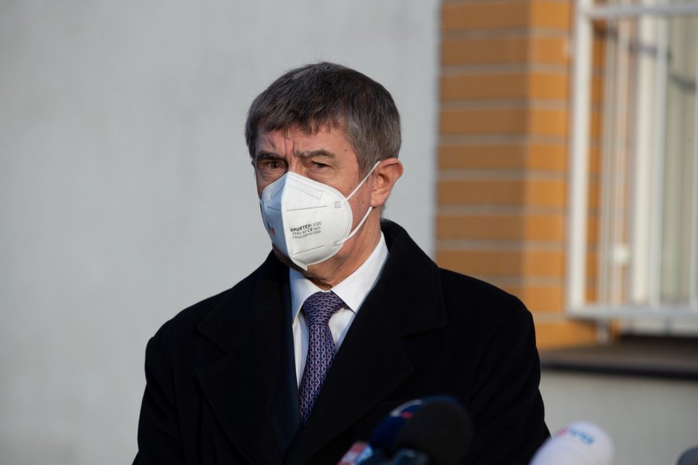 Koronavirus v Česku: Premiér Andrej Babiš (ANO) u Thomayerovy nemocnice u příležitosti podání léku Bamlanivimab jedné z pacientek. Lék má pomáhat překonávat těžší průběh onemocnění covid-19.