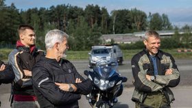 MUDr. Tomáš Šebek jezdí s Petrem Pavlem na motorky.