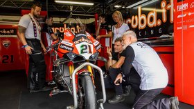 MUDr. Tomáš Šebek jezdí s Petrem Pavlem na motorky.
