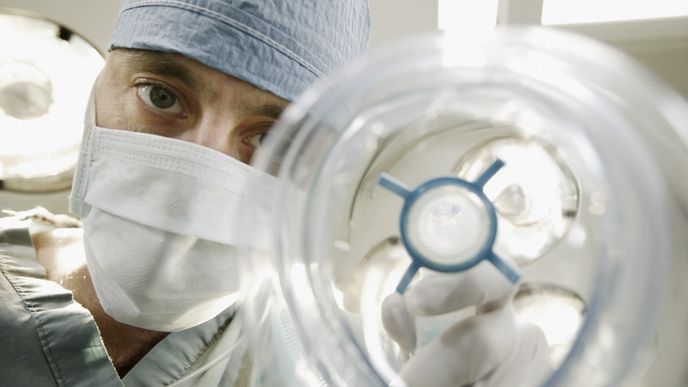 Na Slovensku mají první podezření na onemocnění smrtelným virem MERS 