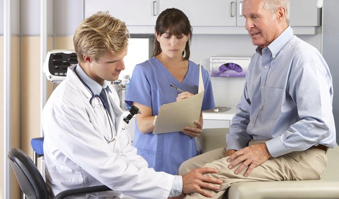 Muži a bolesti kloubů: Co je příčinou, jak bolesti předcházet a kdy je nutné vyhledat lékaře?