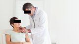 Neurolog „léčil“ epilepsii vibrátorem a sahal pacientkám do vagíny! „Chtěl jsem jim pomoci,“ řekl u soudu