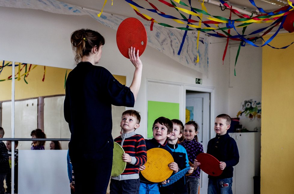 V Brně se o děti zdravotníků, hygieniků či policistů stará šest institucí.