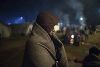 Uprchlíka prý zabilo čekání na mraze: Lež, tragédii vymyslel německý dobrovolník
