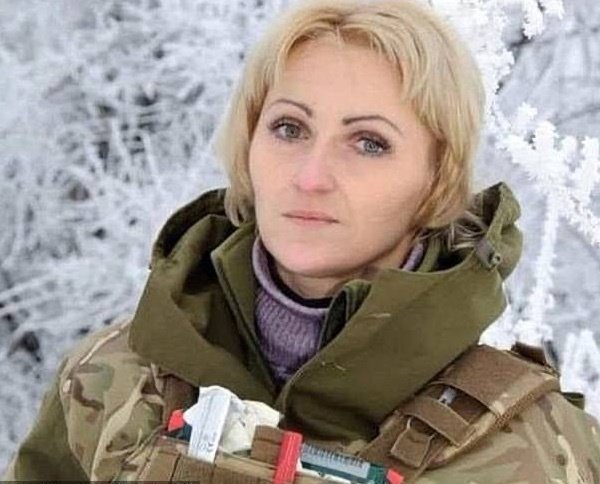 Lékařka Valentyna Pučičová zemřela, když se snažila zachránit zraněné vojáky z přední linie. Zastřelili ji Rusové.