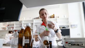 Evropa chce léky zpátky na kontinentu. Češi z toho budou profitovat Evropa chce léky zpátky na kontinentu. Češi z toho budou profitovat