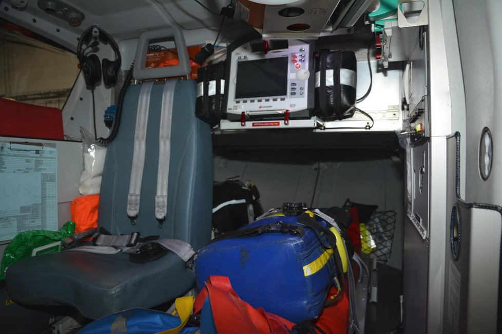 Podle Davida Doubka lze pacientům poskytovat lékařskou pomoc i ve vrtulníku, lékaři jsou ale omezeni stísněným prostorem.