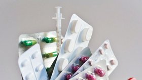 Sdružení: Některé nemocnice kupují léky za miliony Kč bez soutěže.