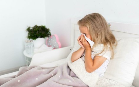 Blížící se chřipková sezona děsí kvůli nedostatku léků řadu rodičů.