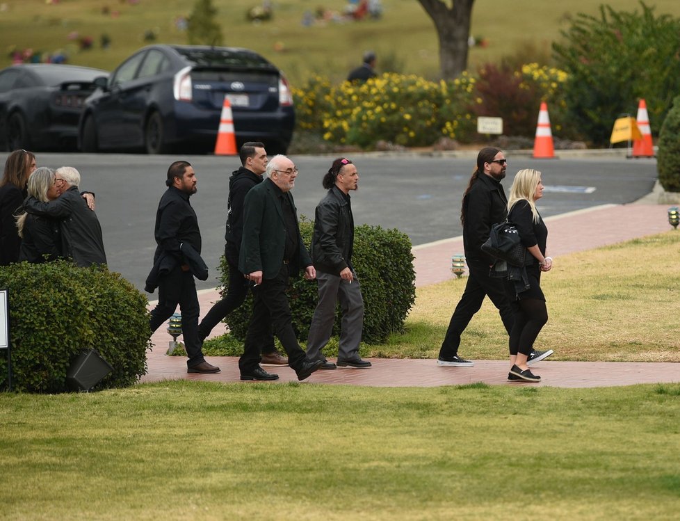 Na pohřeb Lemmyho dorazilo velké množství hvězd, zejména muzikantů.