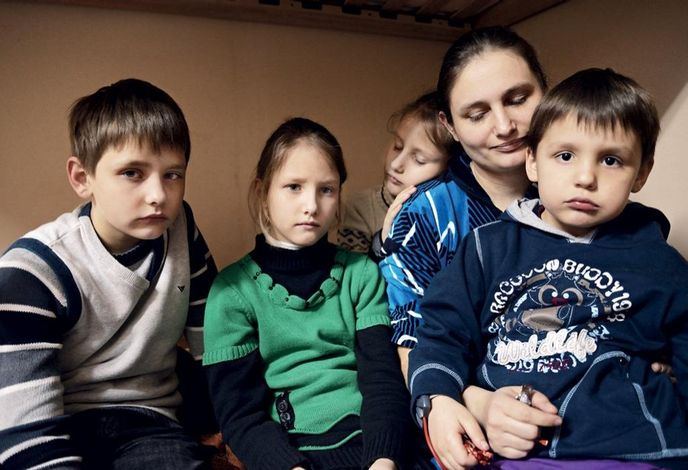Lena přišla o muže a dítě při bombardování Vuhlehirsku. Lena přišla o muže a dítě při bombardování Vuhlehirsku.