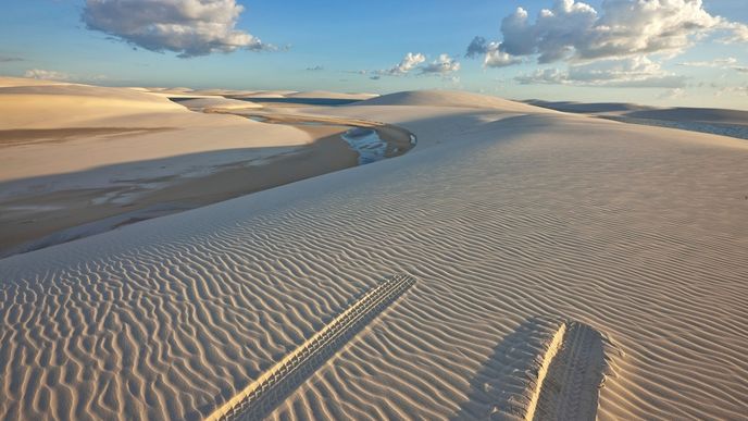 Neopakovatelná, půvabná, fantastická. I taková jména má poušť Lençóis Maranhenses, které se říká i brazilská Sahara. A skutečně, když se podíváte na fotografie tohoto národního parku, zjistíte, že se jedná o jedno z nejkrásnějších míst na planetě.